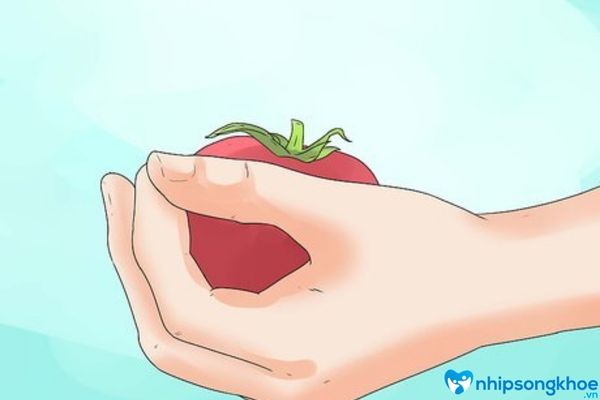 Cách thải chì cho da mặt tại nhà bằng cà chua 