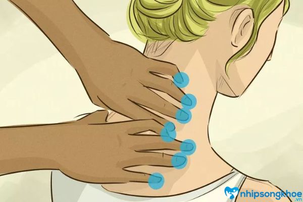 Sử dụng dầu xoa bóp để chữa đau cổ khi ngủ dậy