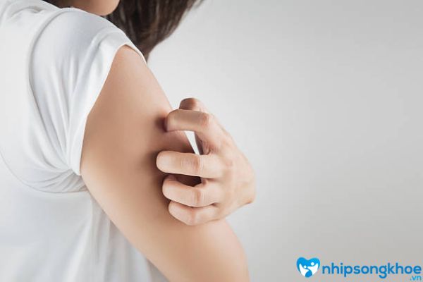 Da tay bị sần sùi ngứa có nguy hiểm khi nguyên nhân là do các yếu tố bệnh lý gây ra 