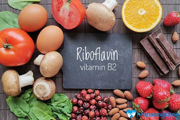 Da tay tróc vảy nhỏ li ti ở các nếp gấp - Thiếu vitamin B2
