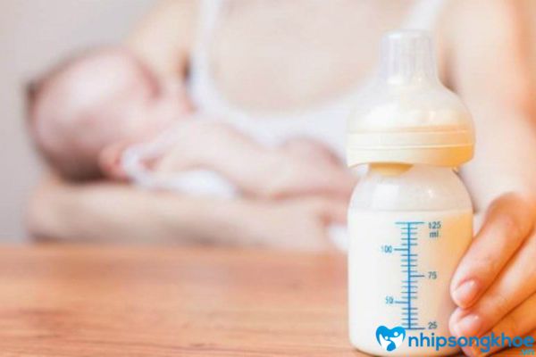Nên cho trẻ cai sữa trong khoảng thời gian từ 18-24 tháng tuổi