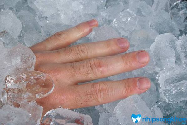 Cách chữa da tay bị cháy nắng bằng đá lạnh