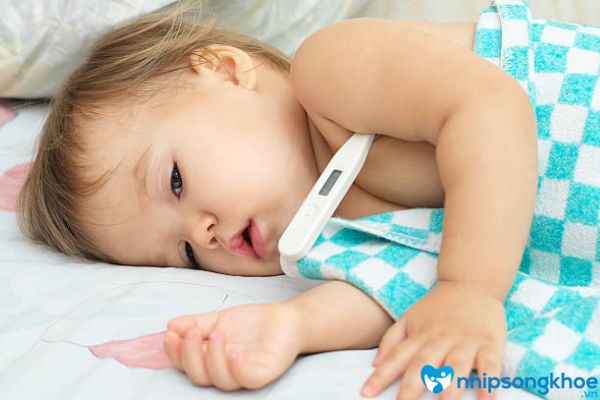 Sài giật là tình trạng xuất hiện các cơn co giật và sốt cao ở bé